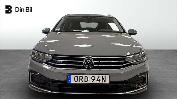Volkswagen Passat 4 of 14
