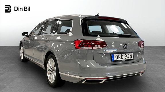 Volkswagen Passat 3 of 14