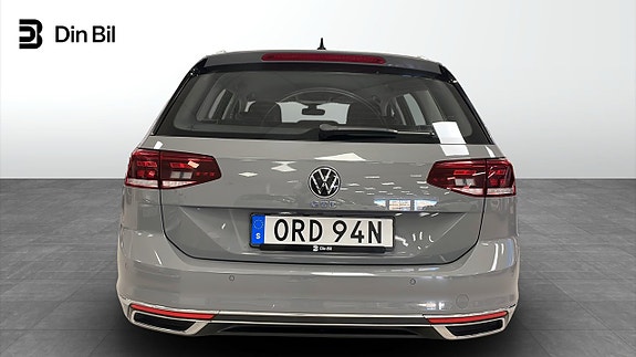 Volkswagen Passat 5 of 14