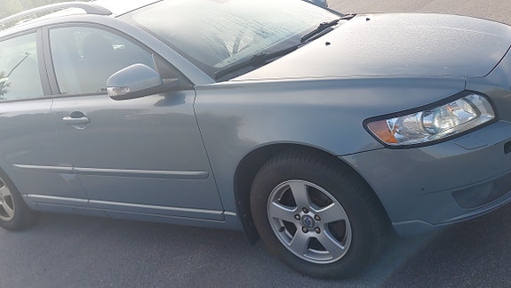 Volvo V50 2 of 9