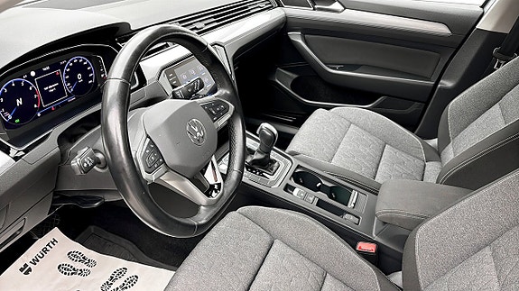 Volkswagen Passat 7 of 12
