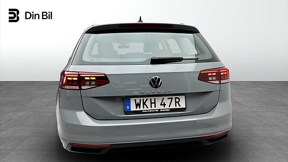 Volkswagen Passat 5 of 12