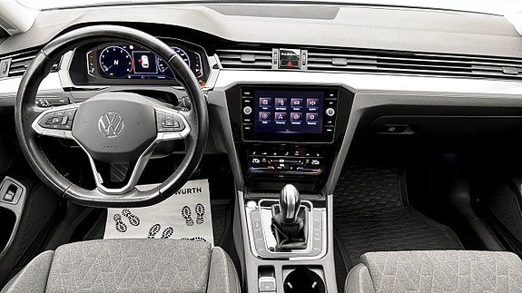 Volkswagen Passat 10 of 12