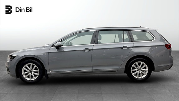 Volkswagen Passat 2 of 12