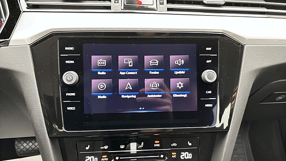 Volkswagen Passat 9 of 12