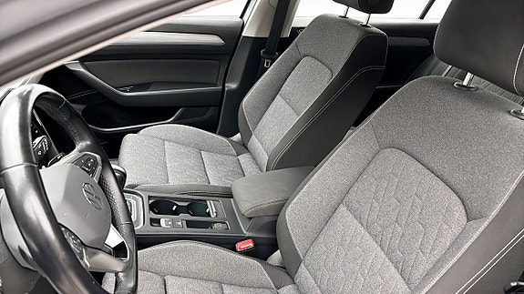 Volkswagen Passat 8 of 12