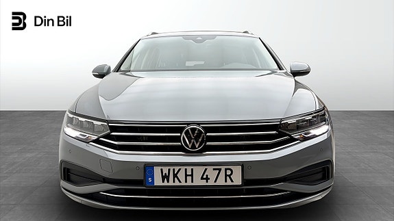 Volkswagen Passat 4 of 12
