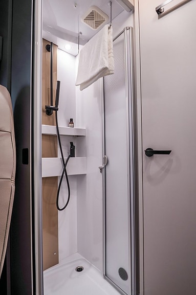 Bürstner B66 C644 / U-soffa & taksäng / Inkommer snart 9 of 10