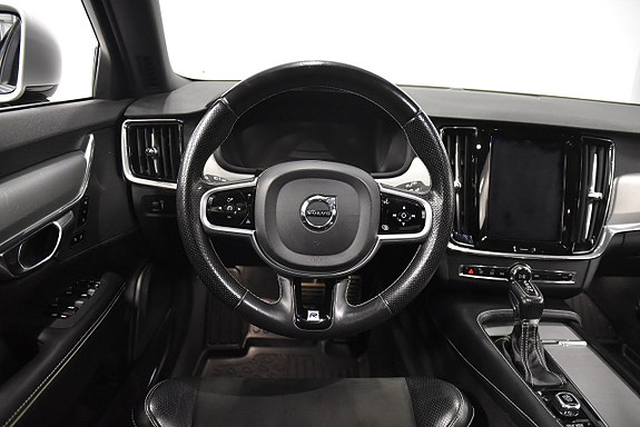 Volvo V90 2 of 26