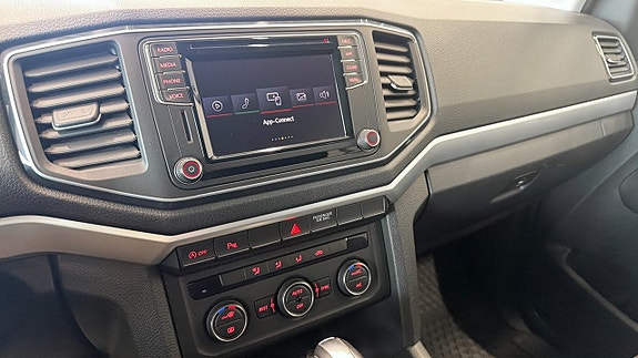 Volkswagen Amarok 10 of 11