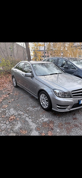 Mercedes-Benz C180 3 of 3
