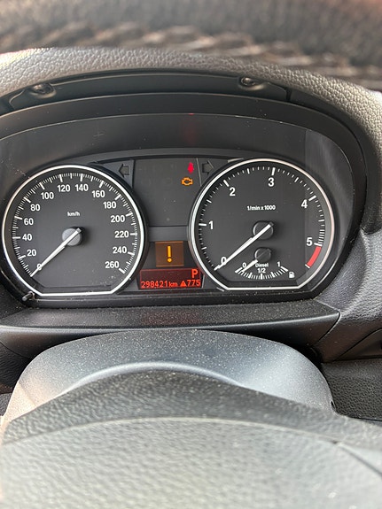 BMW 123d 6 of 9
