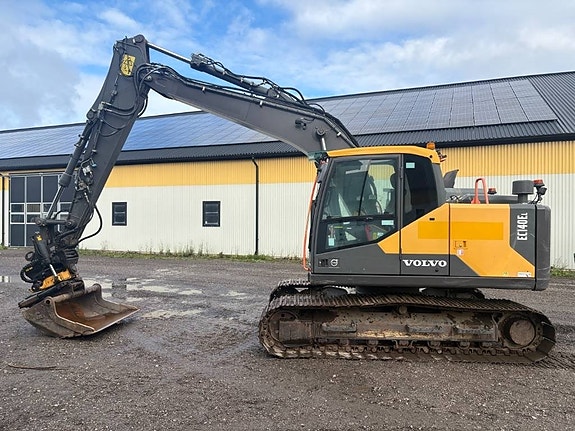 Volvo EC140EL grävmaskin, rototilt med gripkassett 2 of 7