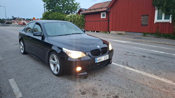 BMW 530i 2 of 8