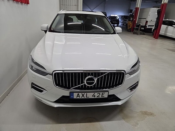 Volvo XC60 2 of 10