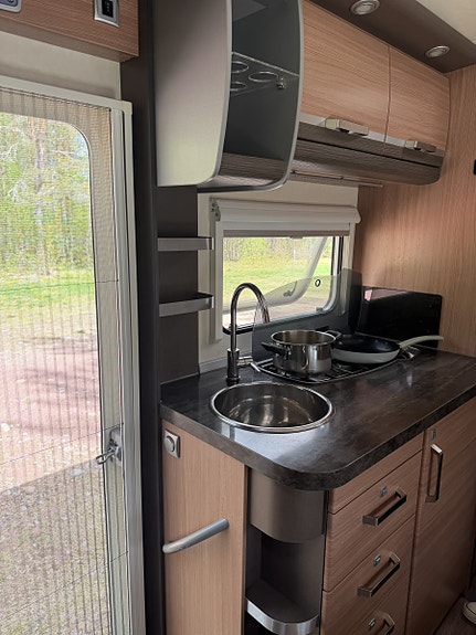 Knaus Skytraveller 3 of 8