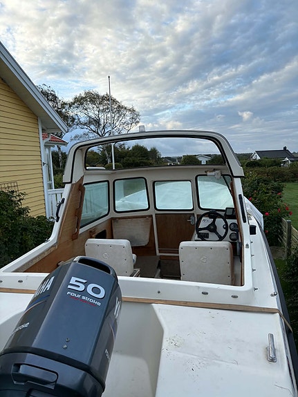 Uttern 5000 MC med Yamaha 50hk och 80-trailer 10 of 12
