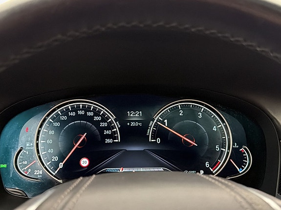 BMW 750d 24 of 30