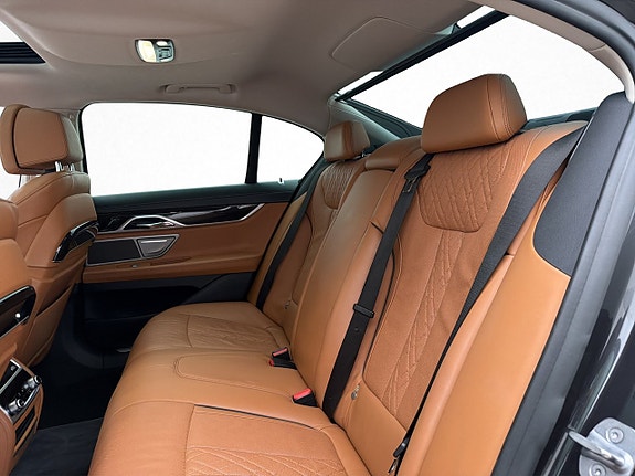 BMW 750d 22 of 30