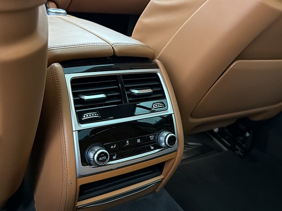 BMW 750d 23 of 30