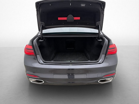 BMW 750d 11 of 30