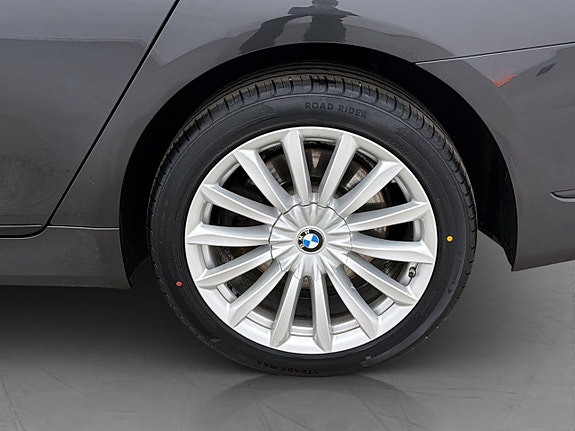 BMW 750d 30 of 30