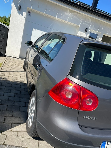 Volkswagen Golf V 2 of 5
