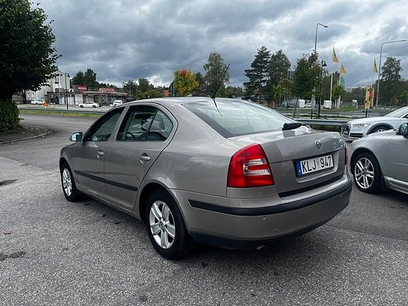 Skoda Octavia 2 of 9