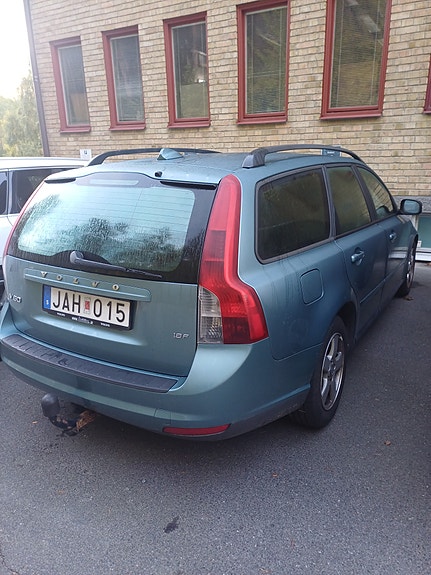 Volvo V50 3 of 6
