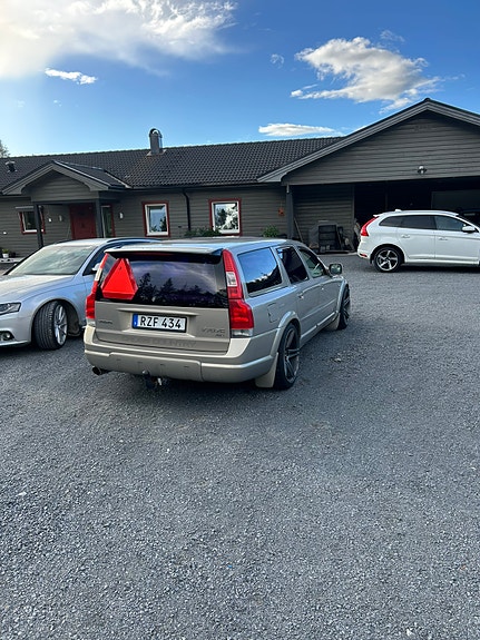 Volvo XC70 4 of 5