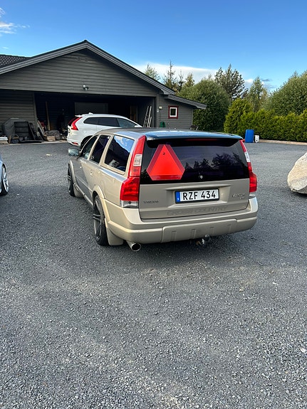 Volvo XC70 3 of 5