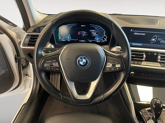 BMW 330e 13 of 26