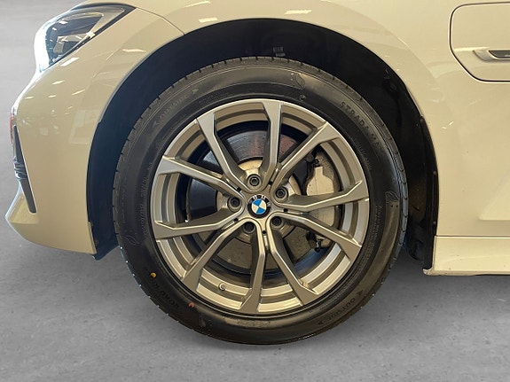BMW 330e 8 of 26