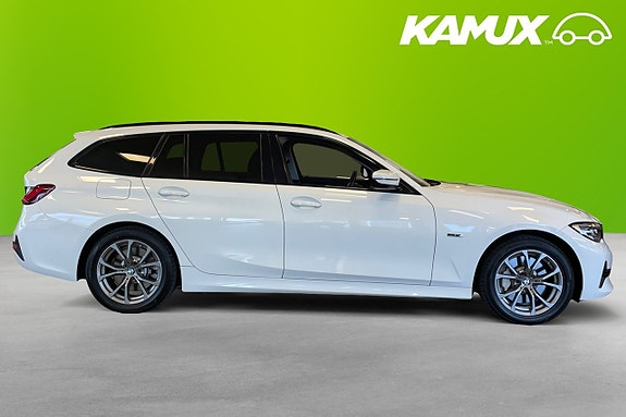 BMW 330e 2 of 26
