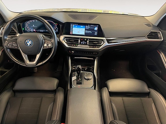 BMW 330e 10 of 26