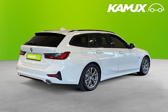 BMW 330e 4 of 26