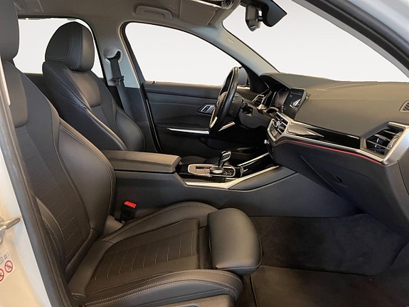 BMW 330e 15 of 26