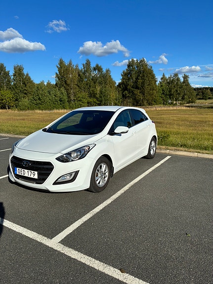 Hyundai i30 2 of 8