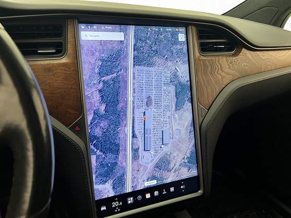 Tesla Model X 21 of 30