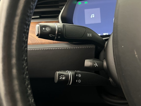 Tesla Model X 28 of 30