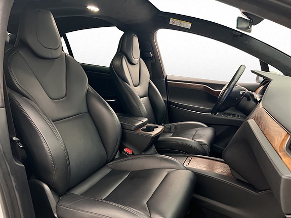 Tesla Model X 29 of 30