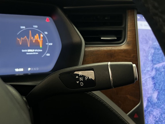 Tesla Model X 27 of 30
