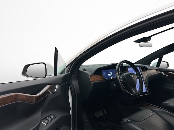 Tesla Model X 11 of 30