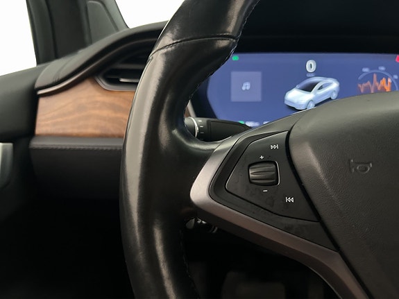 Tesla Model X 17 of 30