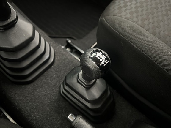 Suzuki Jimny 18 of 25