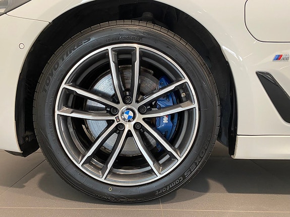 BMW 530e 3 of 11