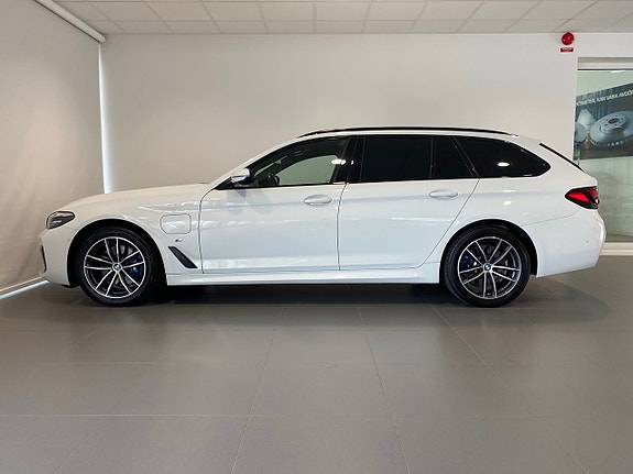BMW 530e 2 of 11