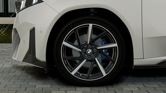 BMW iX3 7 of 13