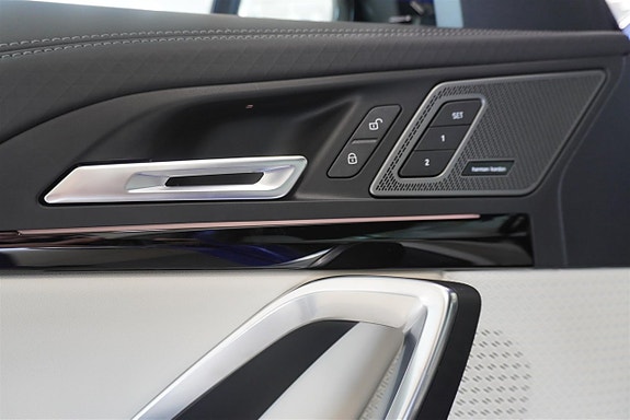 BMW iX2 11 of 14
