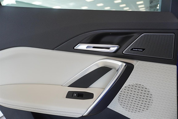 BMW iX2 6 of 14